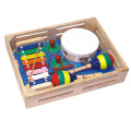 Instrumento de brinquedo de madeira ajustado em uma caixa